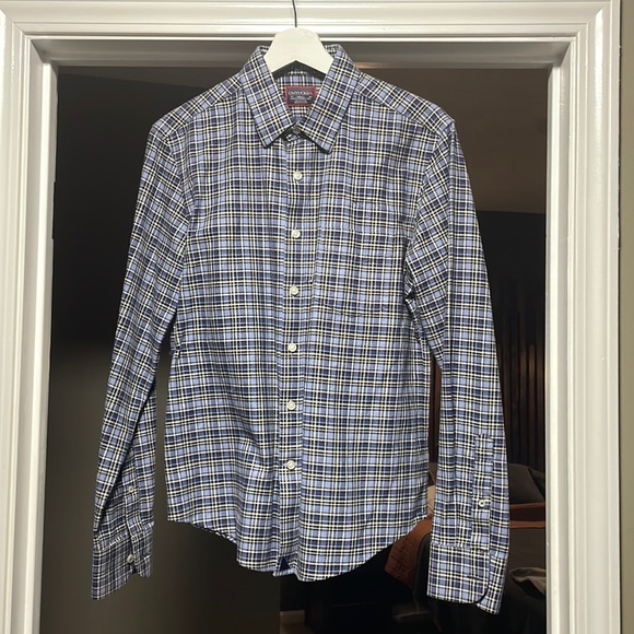 UNTUCKit button down - Picture 1 of 3